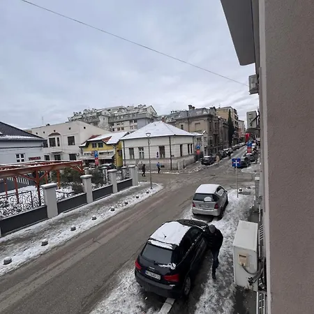 New At The Center Of The شقة