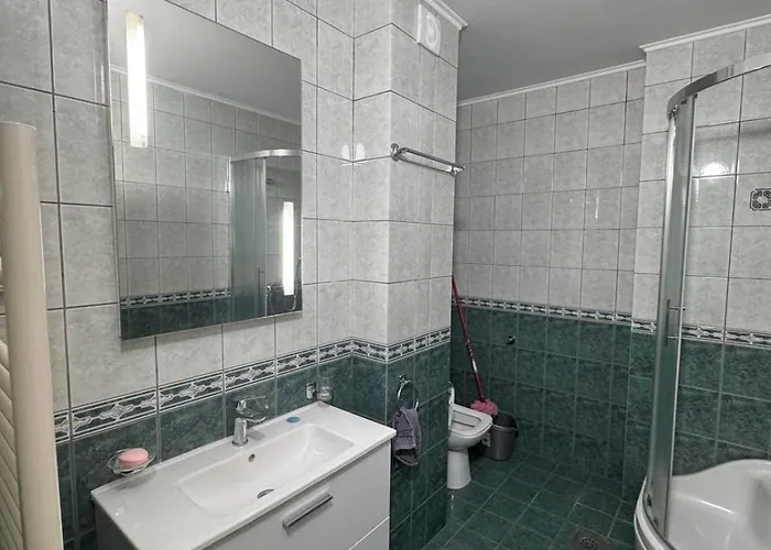 아파트 New At The Center Of The Ni