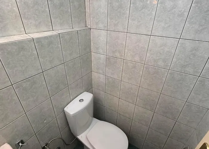 아파트 New At The Center Of The